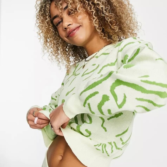 Green abstract pattern sweater - Picture 2 of 2